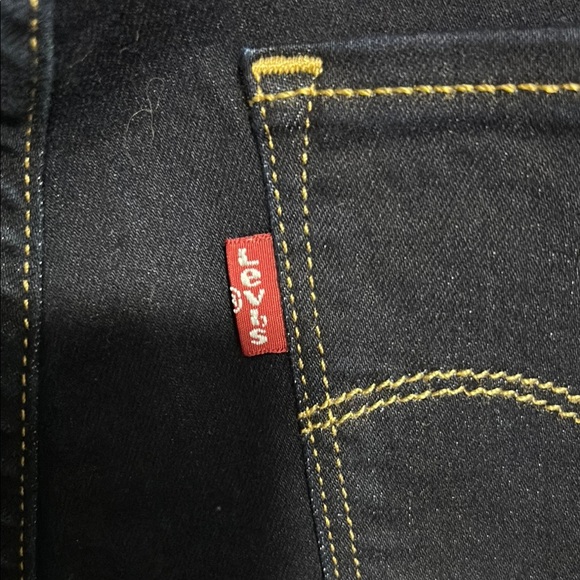Levi Strauss women’s Dark Blue Jeans - Picture 5 of 8